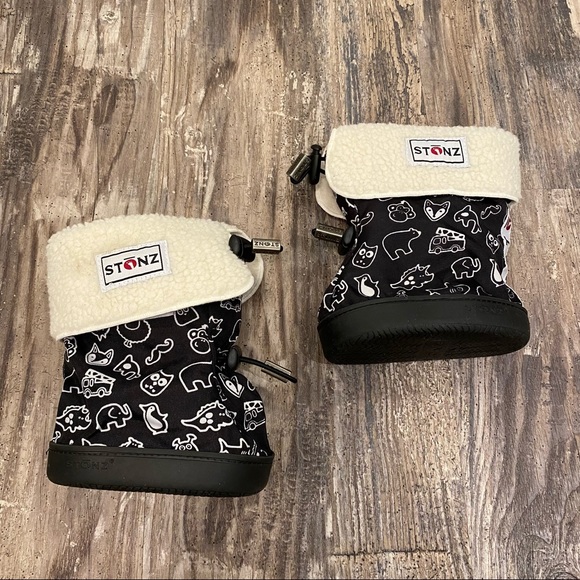 Stonz Other - Stonz Medium Toddler Booties print black animals EUC